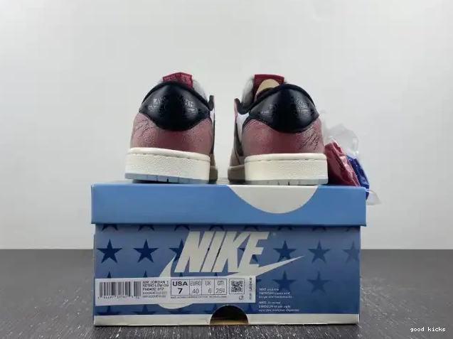 ROOM FN0432-017 'RED TROPHY X JORDAN OG AIR 1 LOW BLACK' 0326